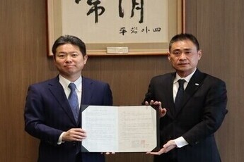 左：常滑市長　右：株式会社ショクブン代表取締役社長