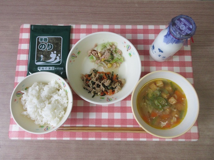 献立：白飯　牛乳　中華スープ　☆巻いて楽しい豚肉のプルコギ キンパ風　ツナサラダ　☆手巻きのり　卓上塩だれドレッシング