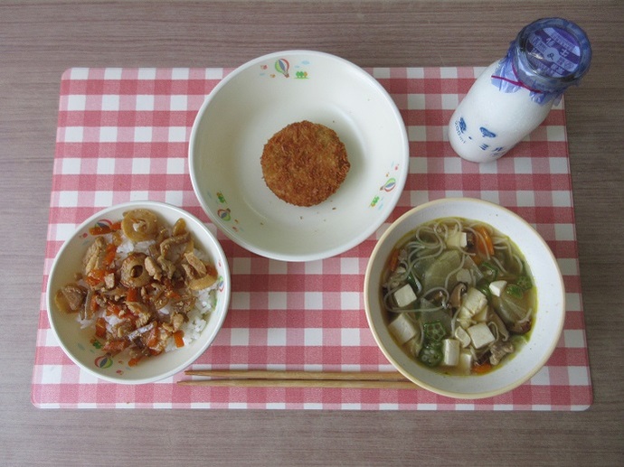献立：白飯　牛乳　★七夕汁　枝豆コロッケ　五目御飯の具