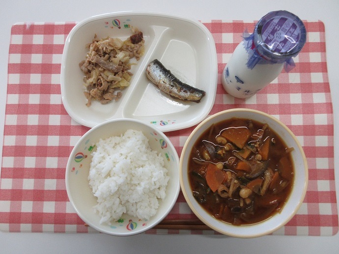 献立：白飯　牛乳　☆盆汁　いわしの梅煮　豚肉とキャベツの炒め物