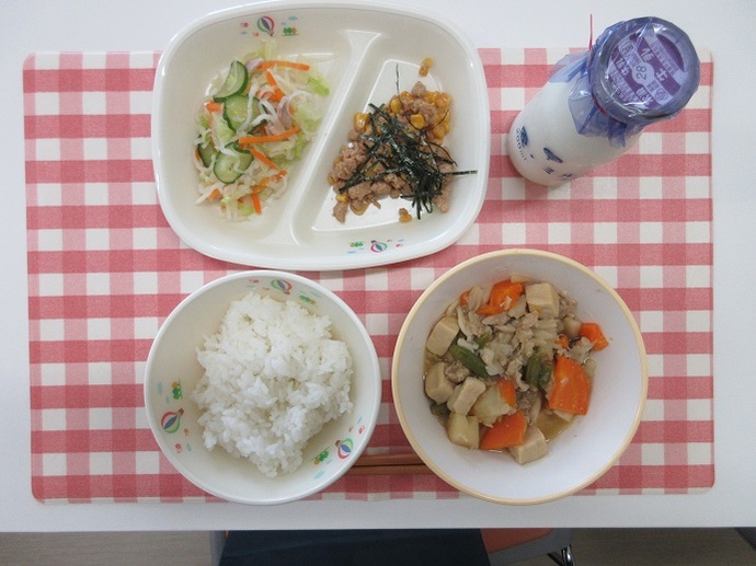 献立：☆白飯　牛乳　高野豆腐のうま煮　☆パクパクとりコーンの具　切り干し大根の甘酢和え　☆きざみのり（常滑産）