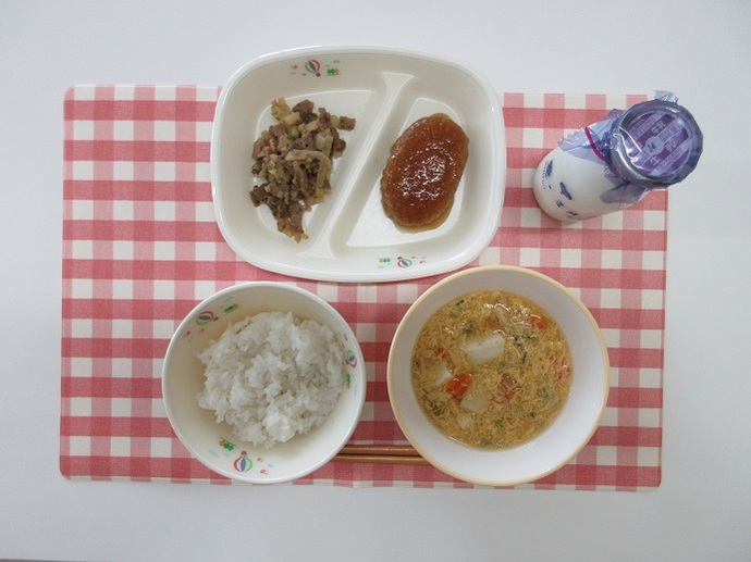 献立：白飯　牛乳　かきたま汁　和風おろしハンバーグ　じゃがいものソース炒め