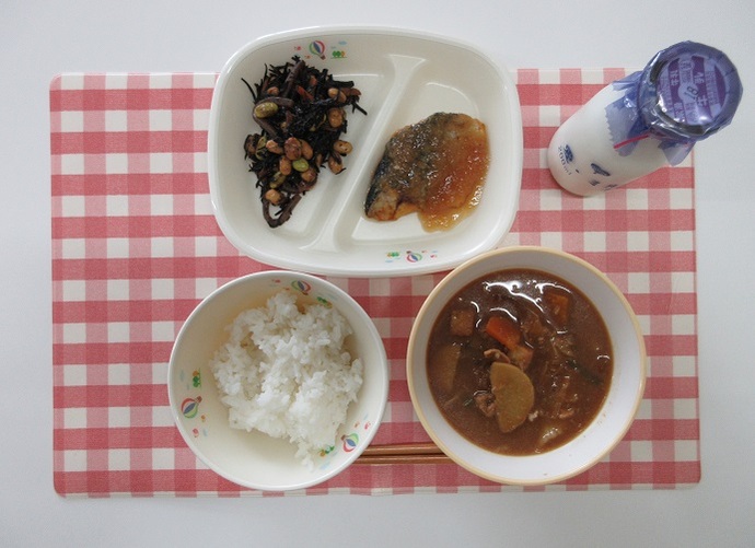 献立：白飯　牛乳　ぽかぽか汁　さばのおろしかけ　ひじきの炒め煮