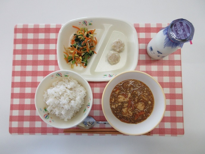 献立：麦ご飯　牛乳　マーボ豆腐　えびしゅうまい(小2個・中3個)　ナムル