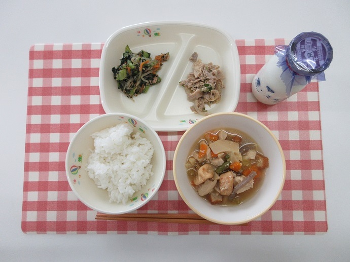 献立：白飯　牛乳　春野菜の煮物　ねぎ塩豚丼　磯香和え