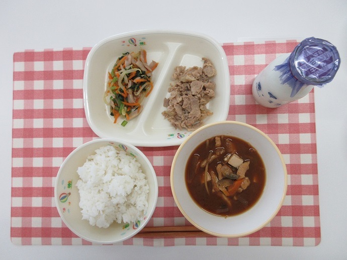 献立：ご飯　牛乳　なすのみそ汁　豚肉のしょうが炒め　ハムと野菜の和え物