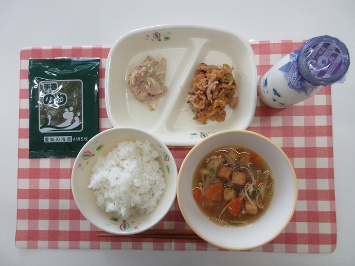 献立:☆ごはん 牛乳 春雨スープ ☆豚キムチ炒め ツナのごまだれサラダ ☆手巻きのり