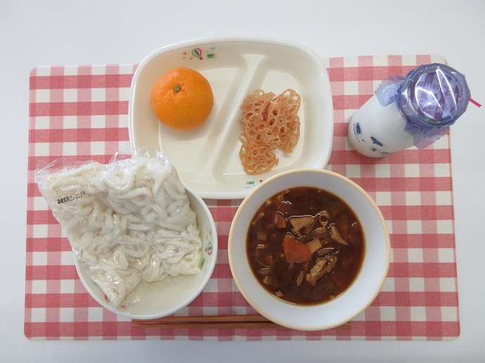 献立:☆白玉うどん 牛乳 ☆みそ煮込みうどん れんこんチップス みかん