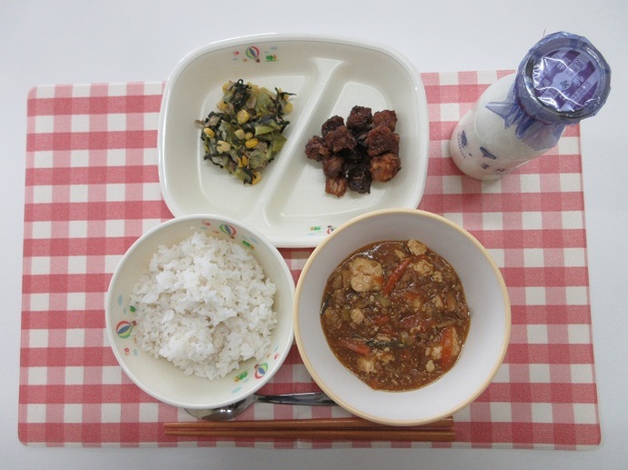 献立:麦ごはん 牛乳 マーボ豆腐 ☆まぐろとレバーの揚げ煮 小松菜の中華炒め