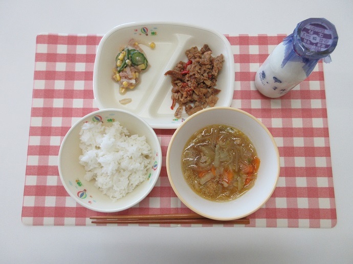 献立：ごはん　牛乳　春雨スープ　プルコギ風炒め　塩だれサラダ