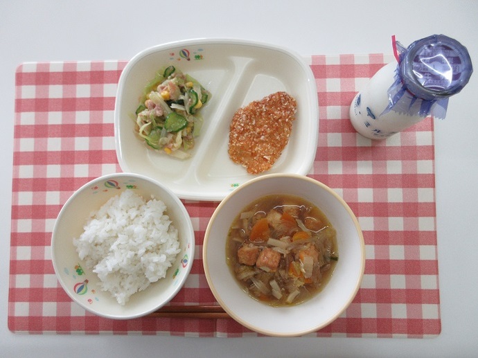 献立：ごはん　牛乳　春雨スープ　ささみカツ　塩だれサラダ