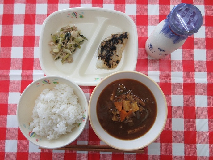 献立：ごはん　牛乳　さつま汁　たらの海苔あんかけ　豚肉と野菜の炒め物