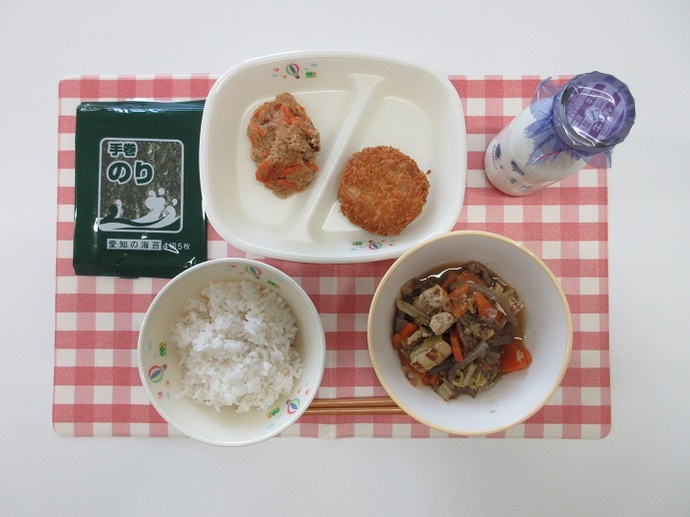 献立：☆麦ご飯　牛乳　知多牛のすき焼き　和風コロッケ　☆ツナ炒め　☆手巻きのり